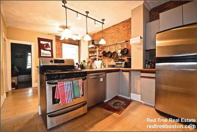Building Photo - 1793 Beacon St Unit 5 Rental