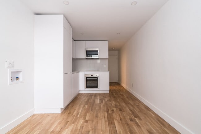 Photo - 798 Richmond Street West Unit 169