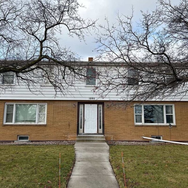 Building Photo - 1095 Gillingham Rd