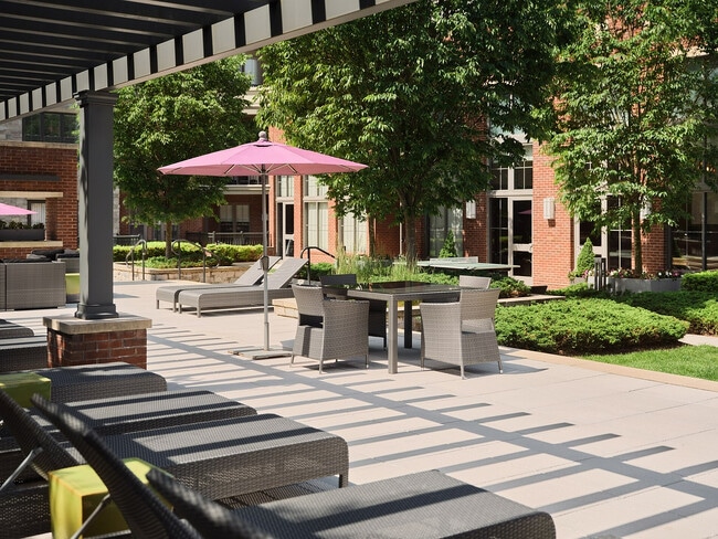 Quarry Place at Tuckahoe Outdoor Courtyard