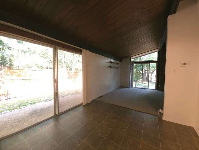 Photo - 3 Bedroom Apartment on West Side Of The Hill Unit C