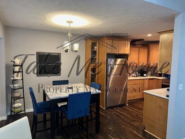 Photo - 3 Bedroom 2.5 Baths in Kickapoo District!