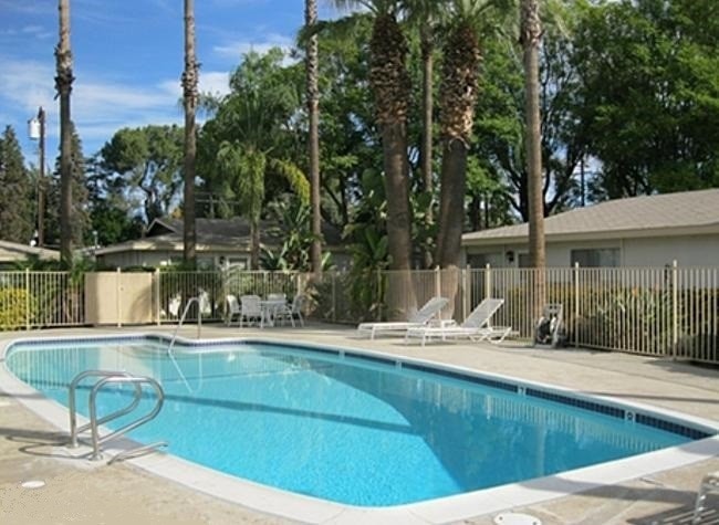 Catalina Garden - Catalina Gardens Apartments