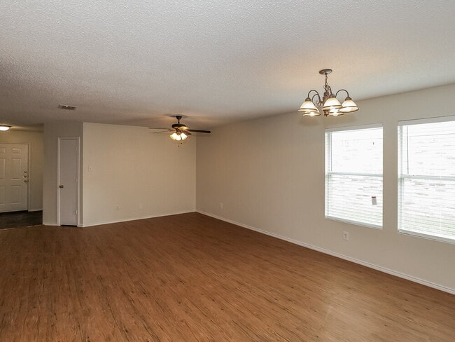 Photo - 8804 Seven Oaks Ln