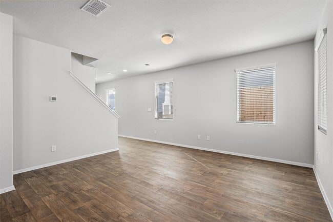 Photo - 2704 Derwent Dr