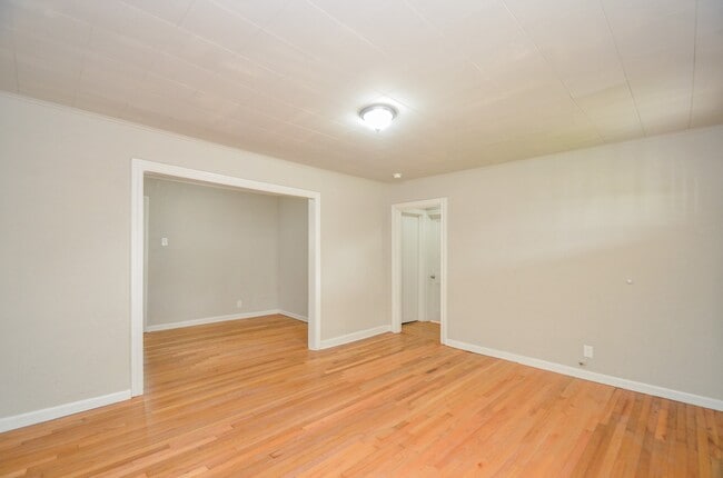 Photo - 217 Owens St