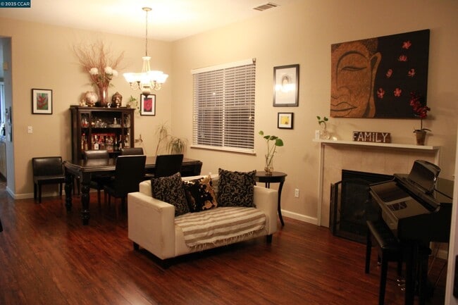 Photo - 100 Copper Beech Glen