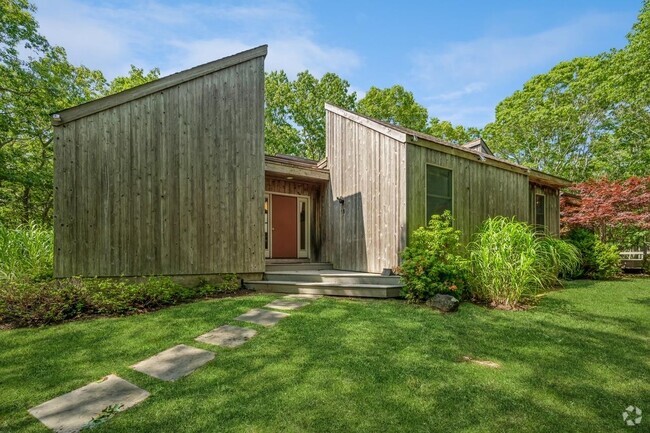 Building Photo - 16 Peconic Hills Ct Rental