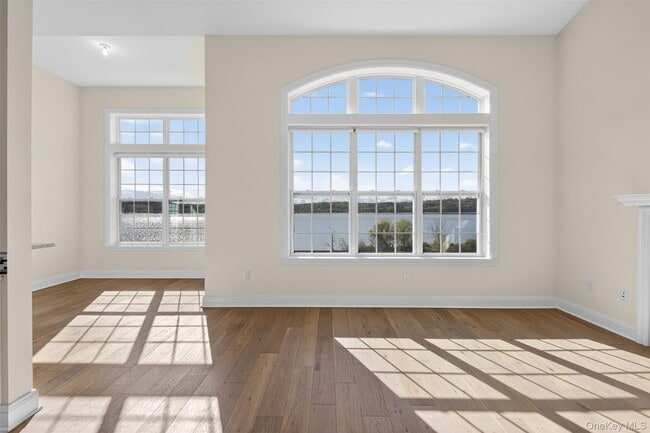 Photo - 402 Sacandaga Loop