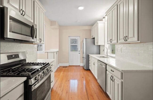 Photo - 465 Ward Ave