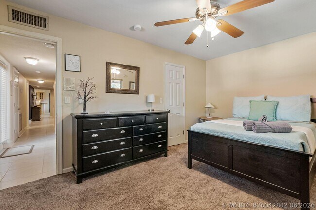 Photo - 4850 NE 25th Ave