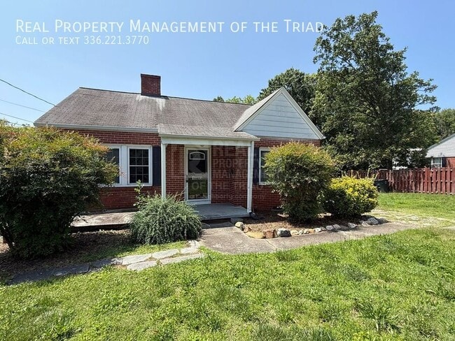 Photo - 1003 W Wendover Ave Casa