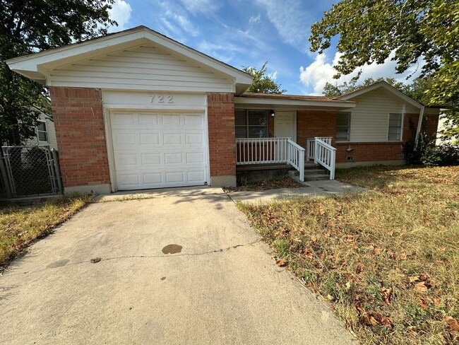 722 W Ave E