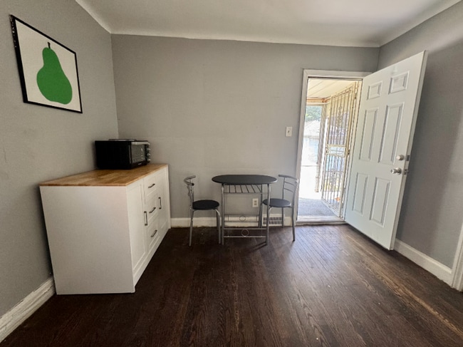 Photo - 5284 Devonshire Rd