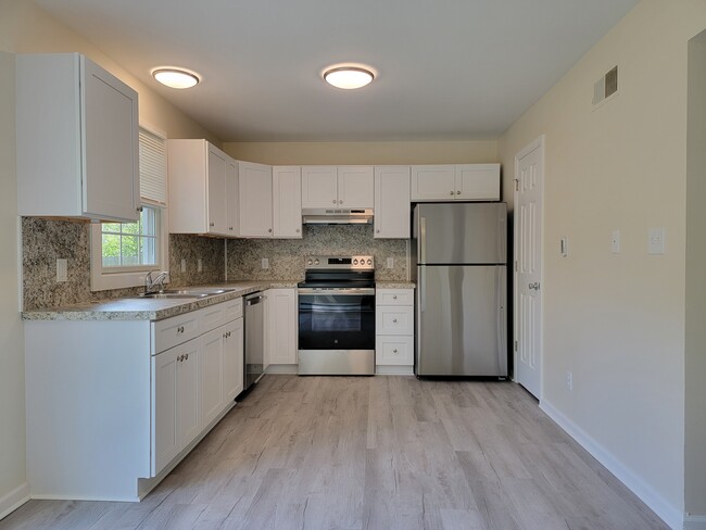 Photo - 32 Cranfield Ct