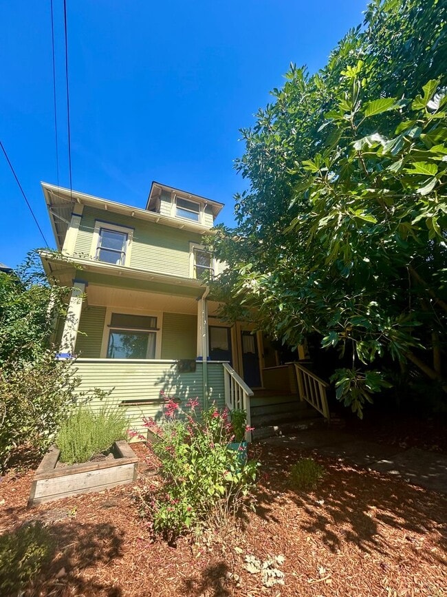 Building Photo - SFH 290 - Yamhill Duplex Unit 1 Rental