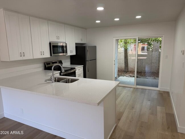 Building Photo - 510 W University Dr Unit 103
