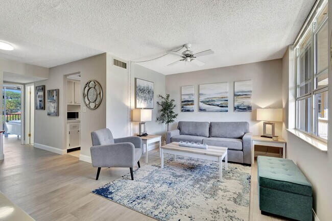 Building Photo - 1131 SE 4th St Unit 2030