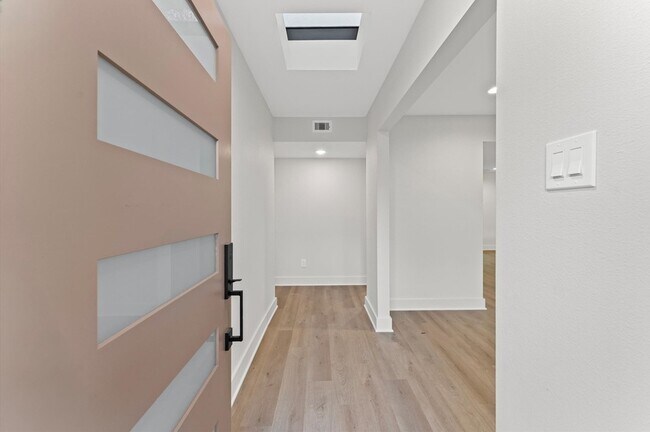 Photo - 10607 Overbrook Ln