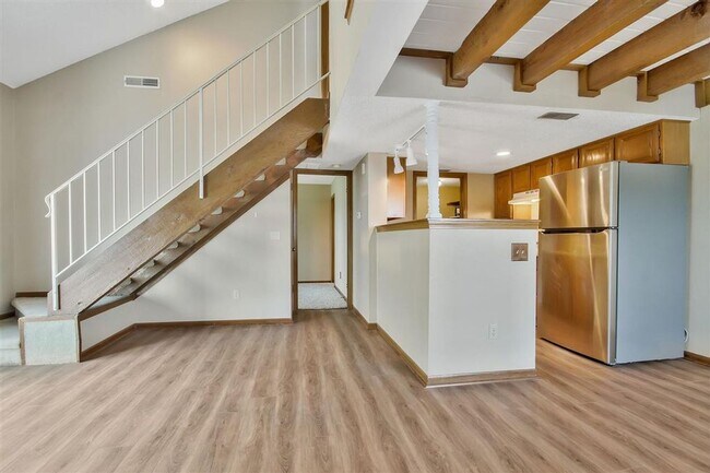 Photo - Adorable Colonial Oaks Condo in perfect co...