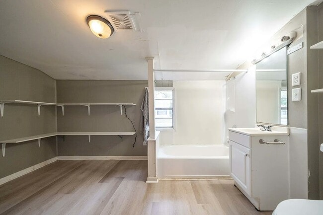 Photo - 807 Walnut St