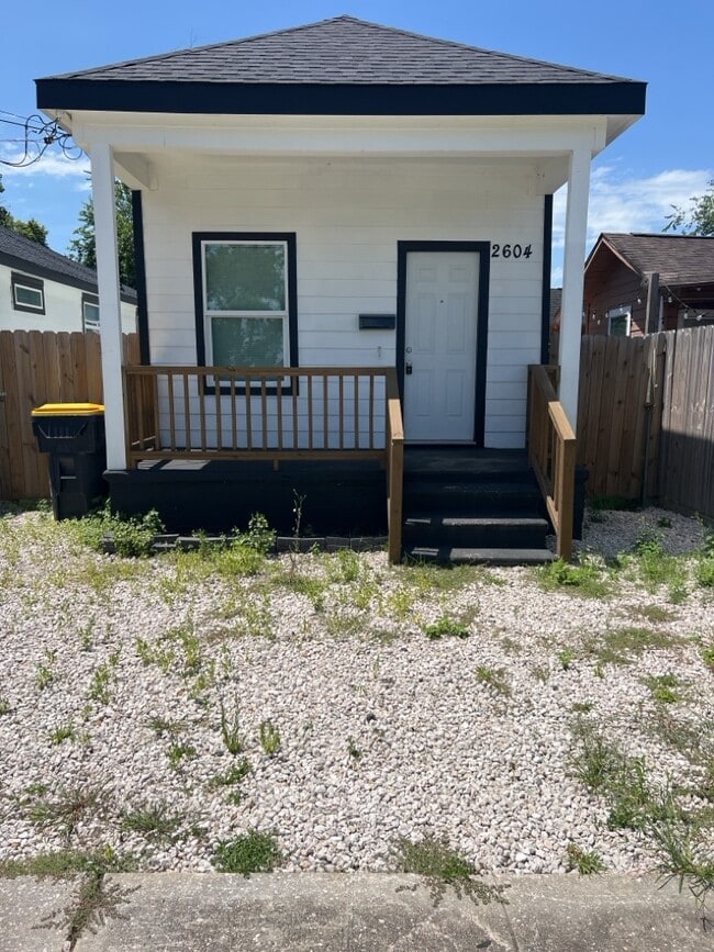 Building Photo - 2604 Mills St Rental
