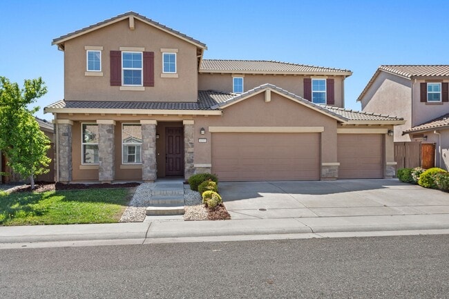 Building Photo - Gorgeous home in Roseville!