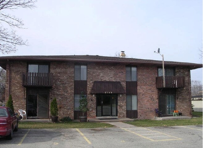 Photo - 2115 Camelot Ct Apartments