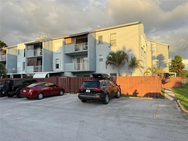 Photo - 1725 W 60th St Unit 105
