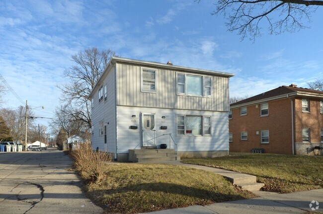 Building Photo - 5956 N 67th St Unit 5958 Rental