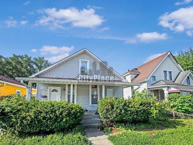 Photo - 1319 W 27th St