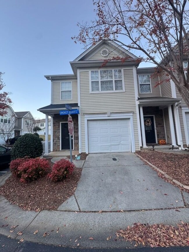 Building Photo - Highly desired end unit in the community of Waterstone!