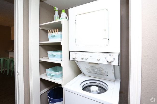 2BR, 2BA - 1060SF - In-Unit Laundry