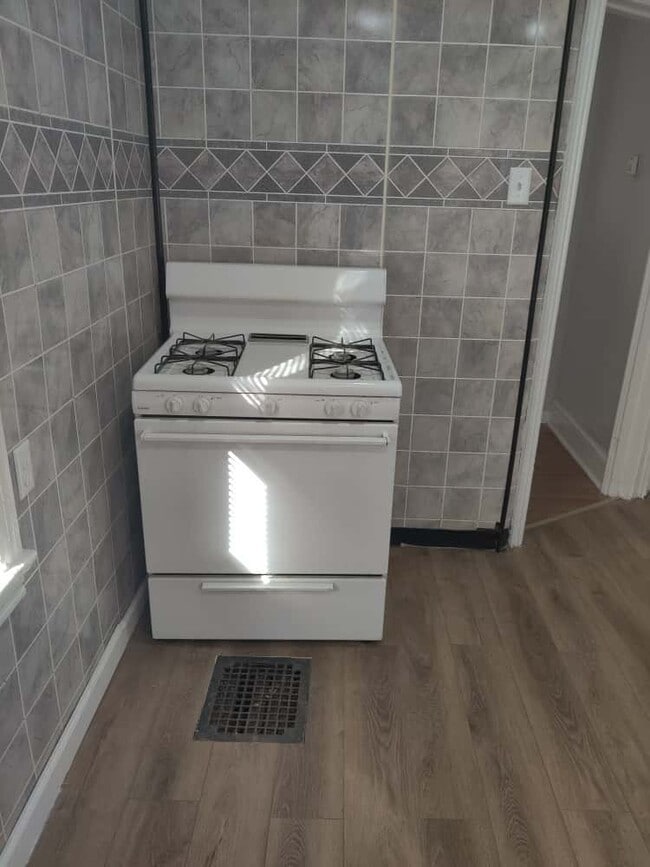 Building Photo - 2170 Conlyn St