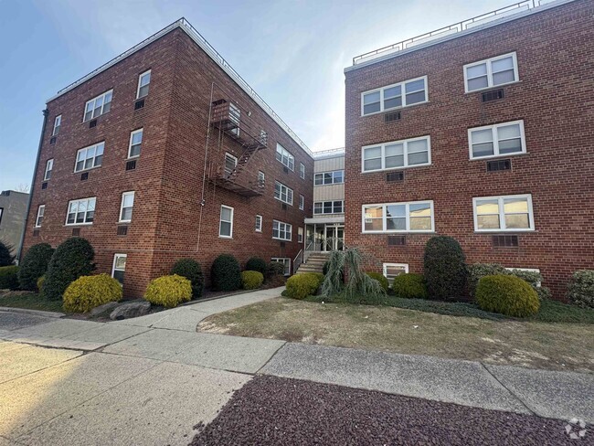 Building Photo - 420 Broad Ave Unit #1A Rental