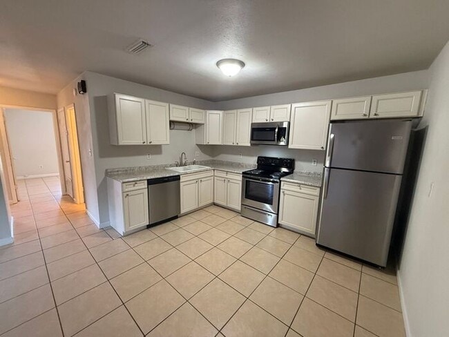 Photo - Gulf Breeze - Greenbriar Estates- 2 bedroom, 1 bathroom - water and lawn care included