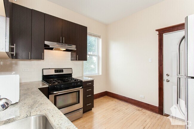 Building Photo - 1438 W Addison St Rental