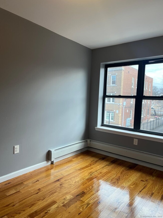 Photo - 115 Bedford St