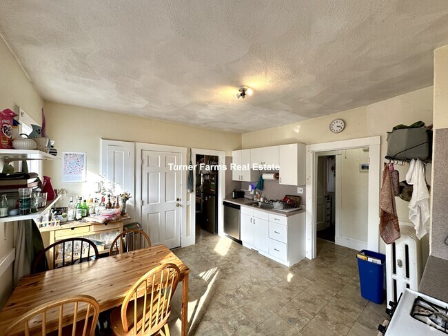 Building Photo - 97 Kilsyth Rd Unit 3 Rental