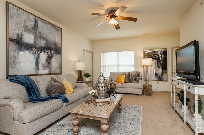 2BR, 2BA - 1,093SF - Living Room - The Fairways at Hurricane Creek