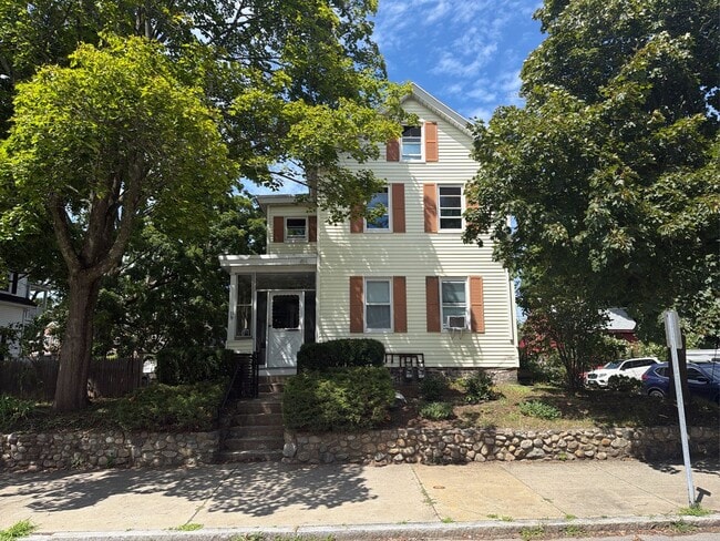 Building Photo - 76 Pleasant St Unit 2