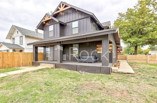 Photo - 4 Bedroom Home with 2.5 Bathrooms on a Corner Lot near Plaza District