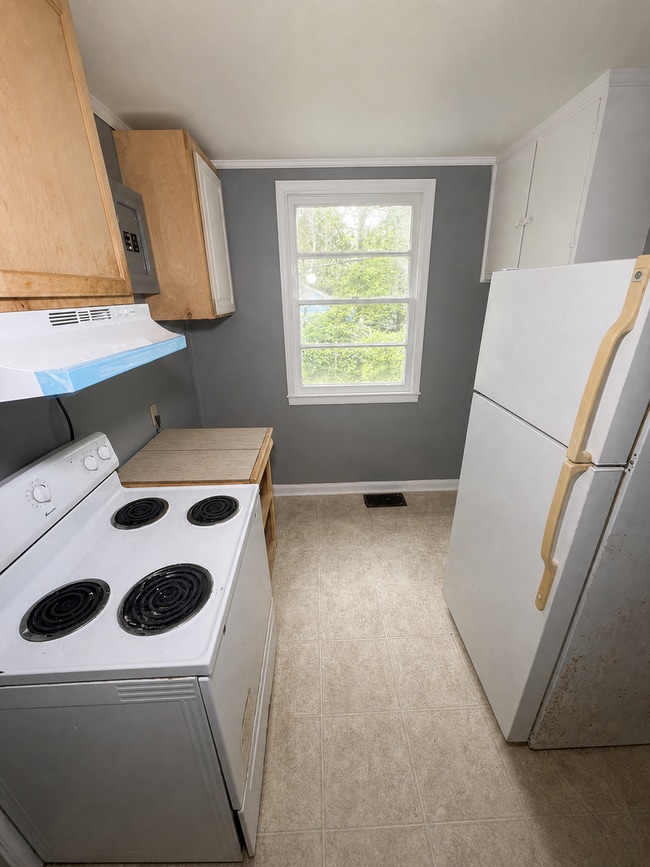 Photo - 3-Bedroom Home in the Desirable Broadmoor Area