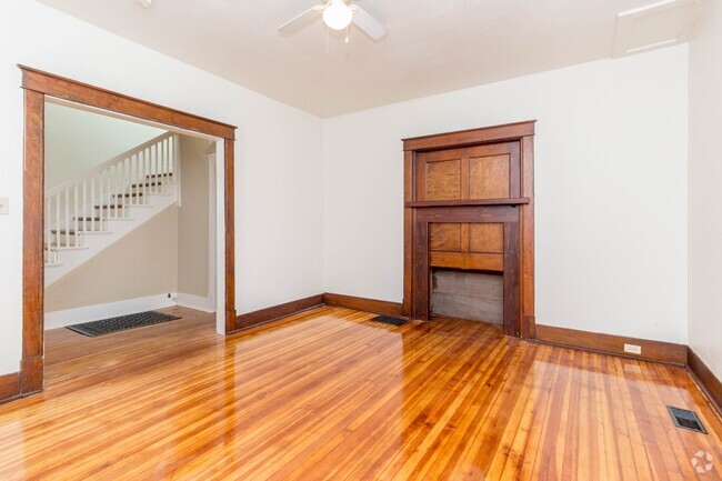 Building Photo - 1405 Windsor St Unit 1405 Windsor Rental