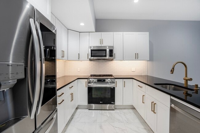 Photo - 279 Beacon St Unidad R