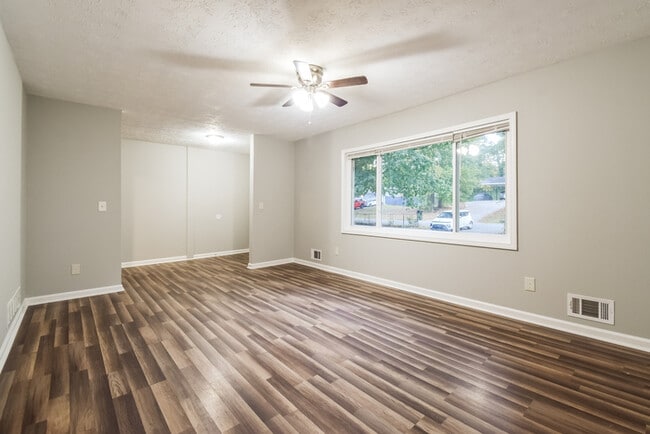 Photo - 191 Lucan Way