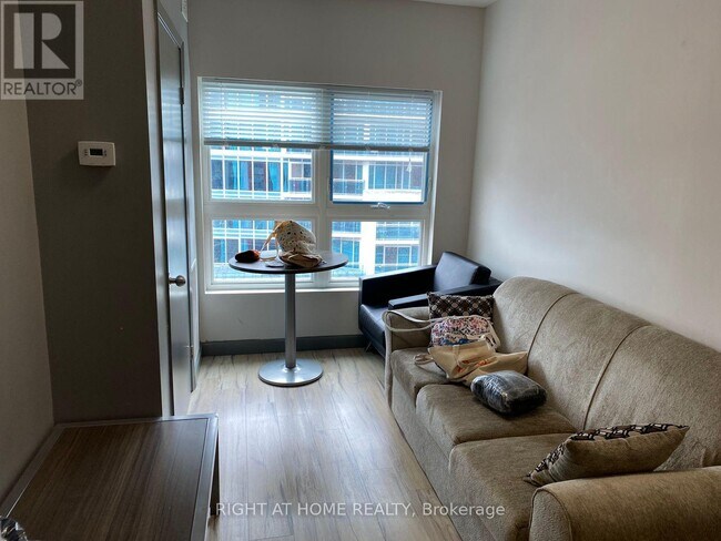 Photo - 258B Sunview St