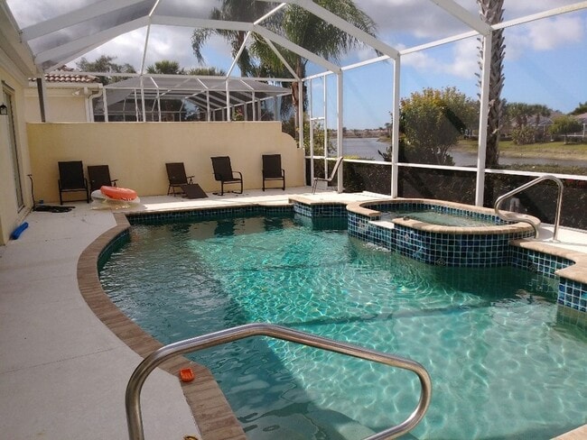 Photo - 4-bd, 4-bth in The Isles - One Of Palmer Ranch’s Most Sought After Community