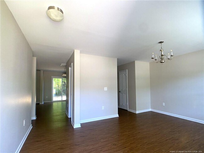 Photo - 364 Crane Way