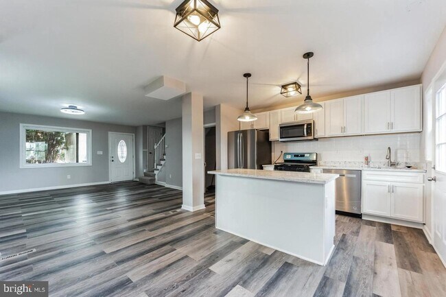 Photo - 4011 Mortimer Ave